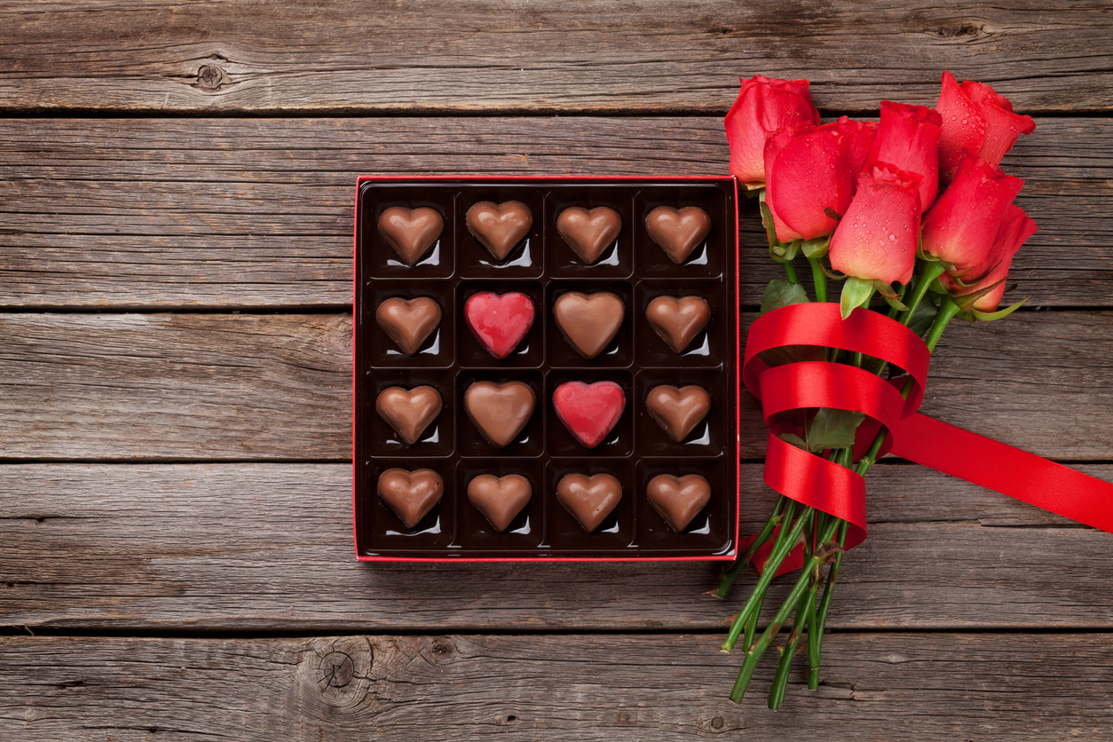 Choklad och blommor – ett populärt extra när du ska skicka blommor